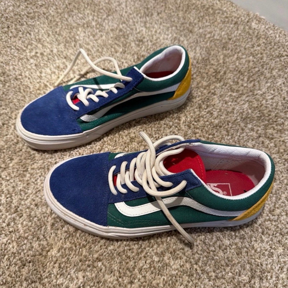 Yacht club vans